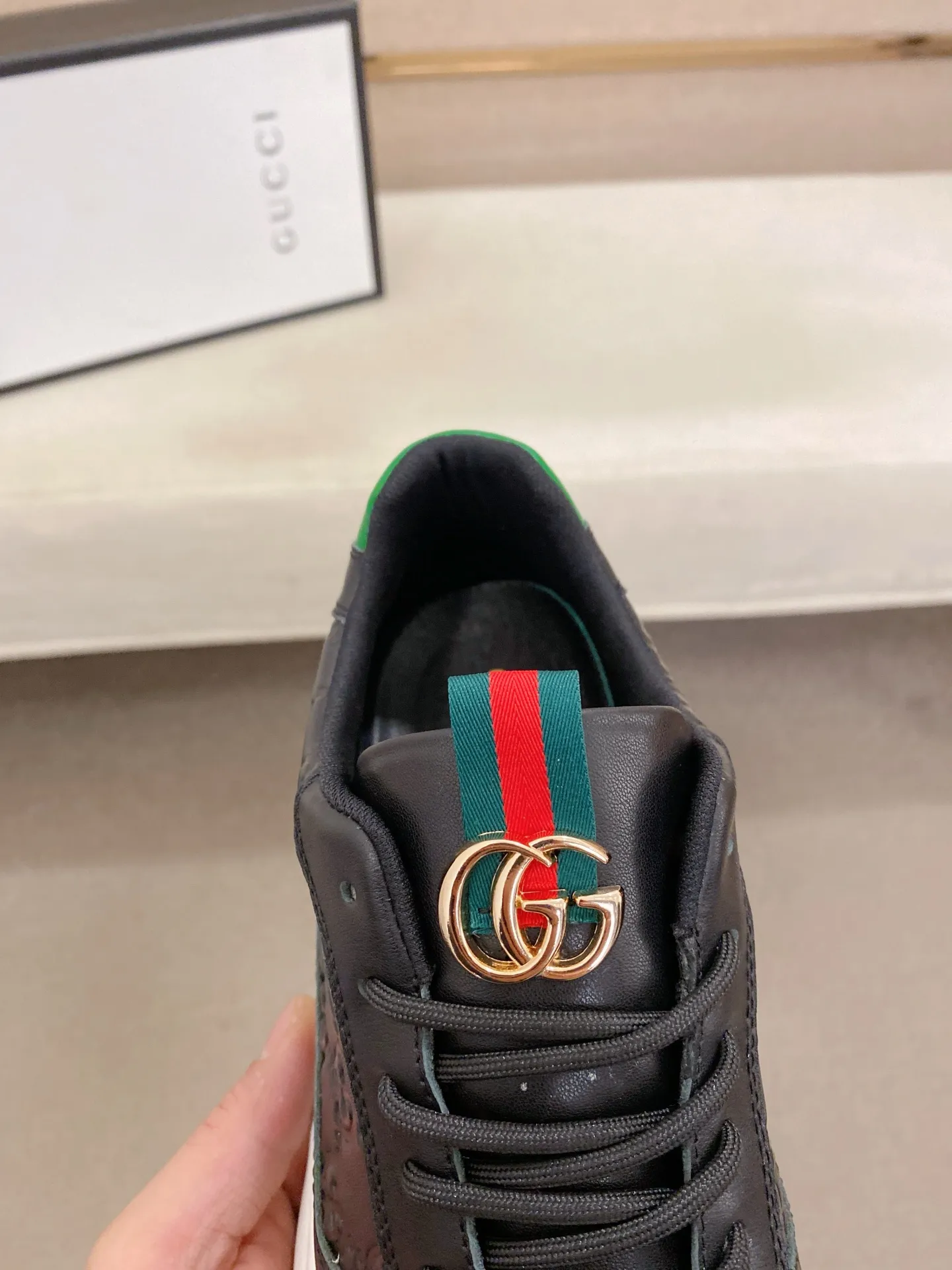 Men's shoes 💰 462💰The new GUCCI (Gucci) counters are launched simultaneously. The new men's shoes, 😘fabrics are selected from imported cowhide, and the lining is sheepskin lining. 👍🏿 High-end ☄️ air-cushion molded anti-slip rubber outsole, exquisite lines, simple and elegant, comfortable and high-end for leisure travel. Code number: 38 to 44 (45 can be customized and cannot be returned or exchanged)